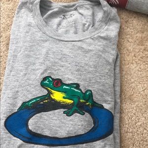 Super comfy Oakley t-shirt in amazing condition!